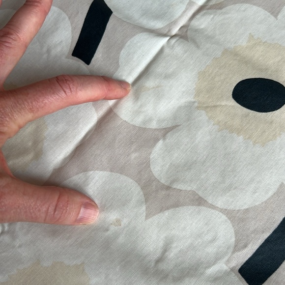 Marimekko Pieni Unikko 2 tablecloth 56” x 54.5” coated cotton hemmed beige cream - Picture 6 of 6